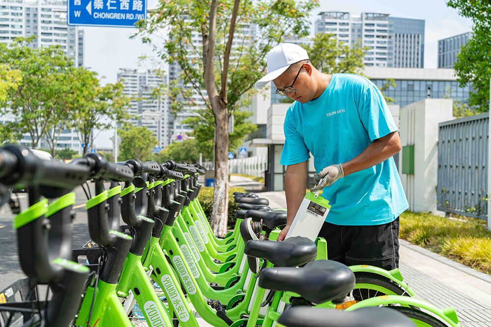 換電維?！伴W電俠”：守護城市“綠色脈動”