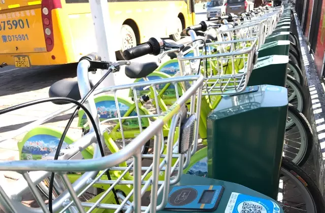 赤峰3500輛公共自行車，一部手機(jī)竟能騎走！只需簡單一步…