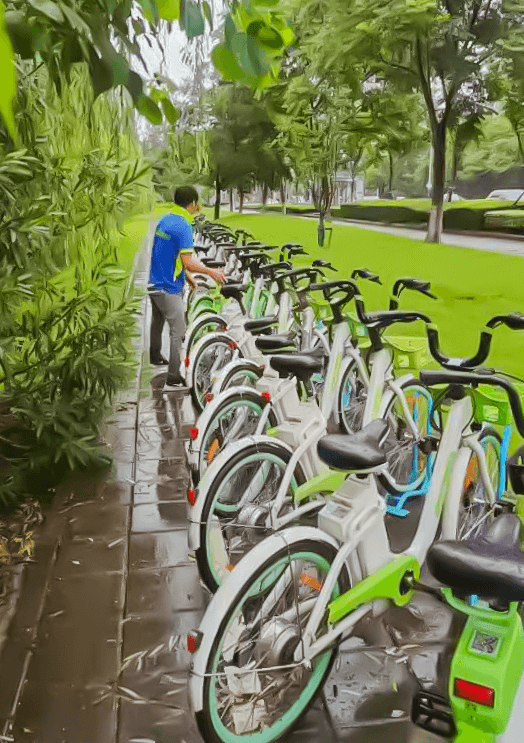 “雨姑娘”還未走 雷暴大風又相伴 永安行多舉措保障市民用車安全1
