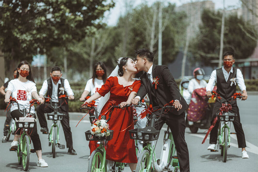 助力車變婚車，騎出獨(dú)特浪漫