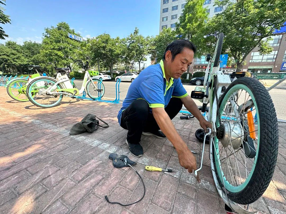 高溫下的堅(jiān)守：每天檢修200余輛故障車(chē)，確保市民騎行安全