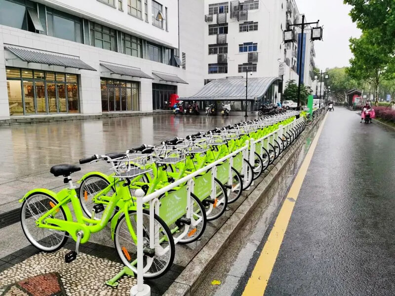 日均借車達(dá)15萬次！“小綠車”13年“減碳”107萬噸